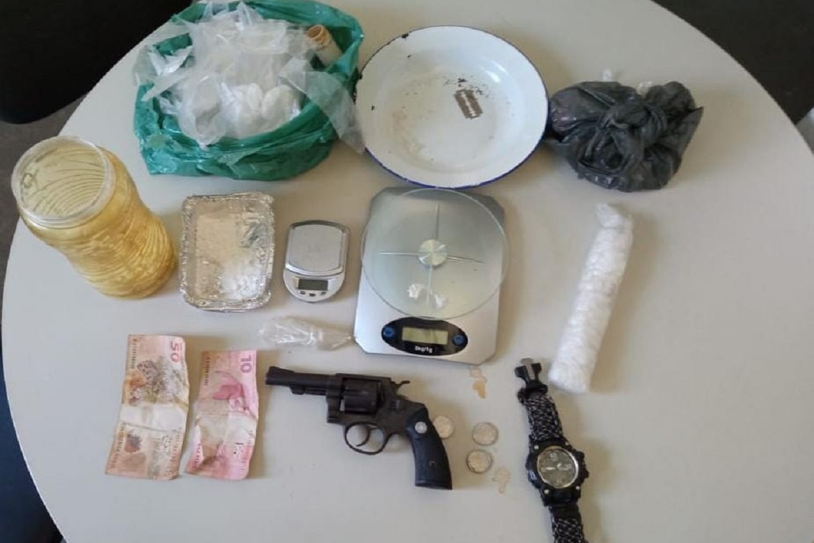 Polícia prende cinco pessoas por tráfico de drogas em Bom Jesus do Norte