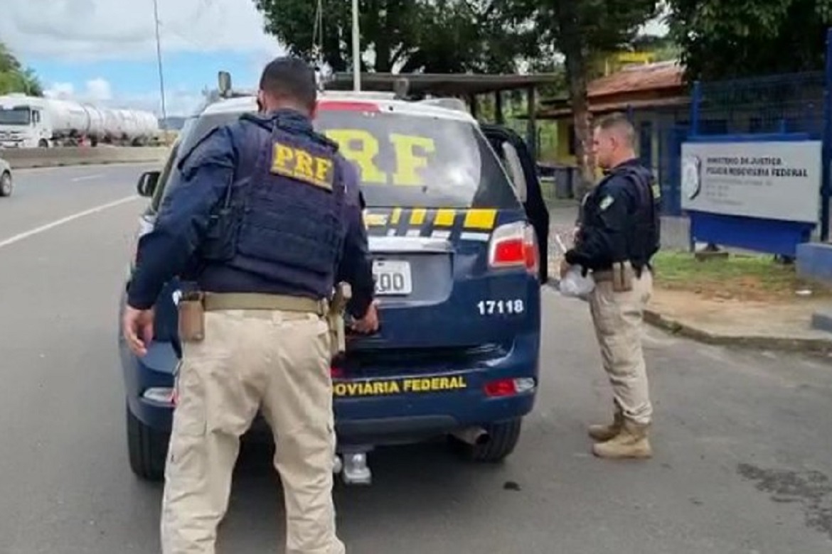  PRF detém foragido da justiça na BR 262 em Viana