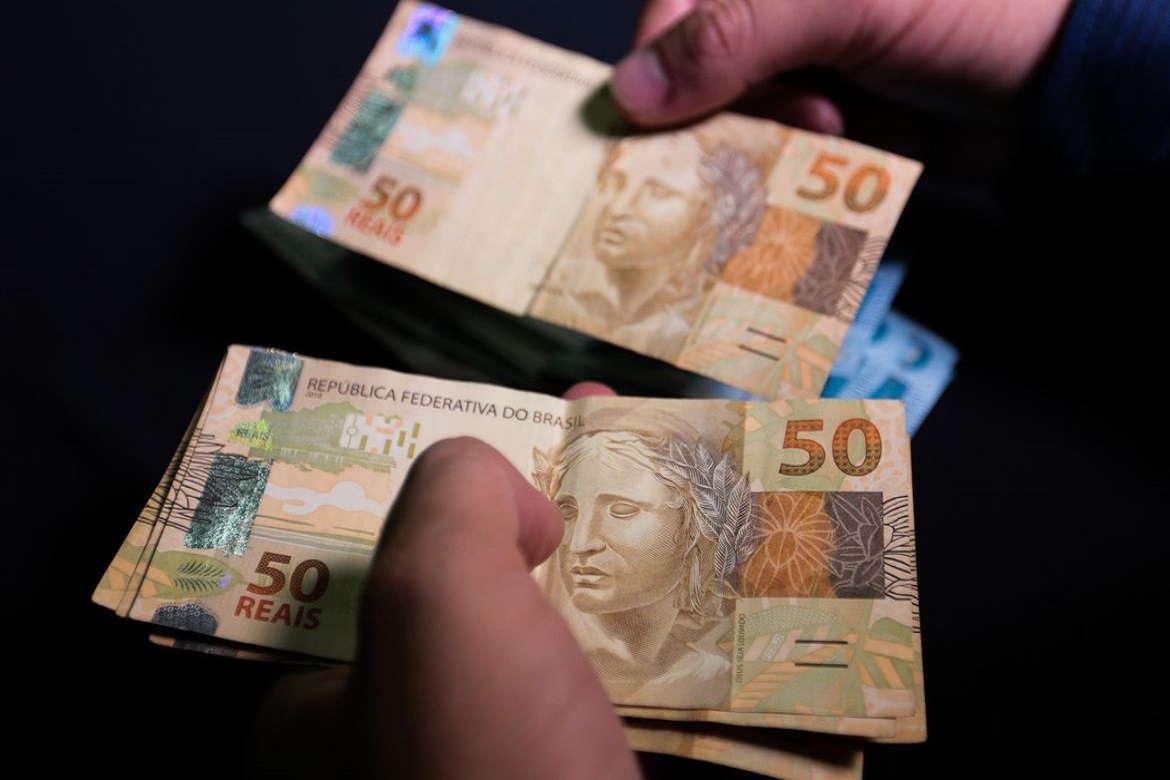  Governo prevê aumento do salário mínimo para R$ 1.155,55 em 2022