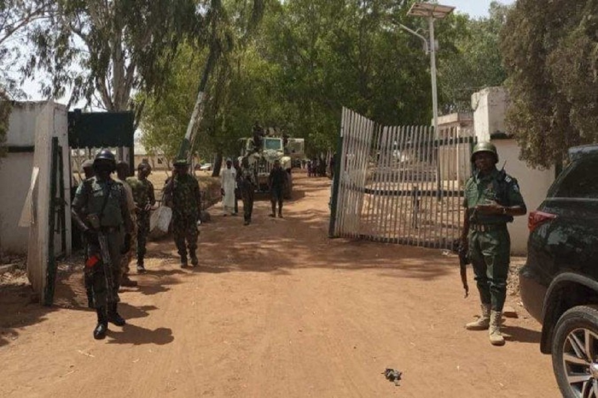  Policial é morto e 80 alunos são sequestrados em ataque na Nigéria