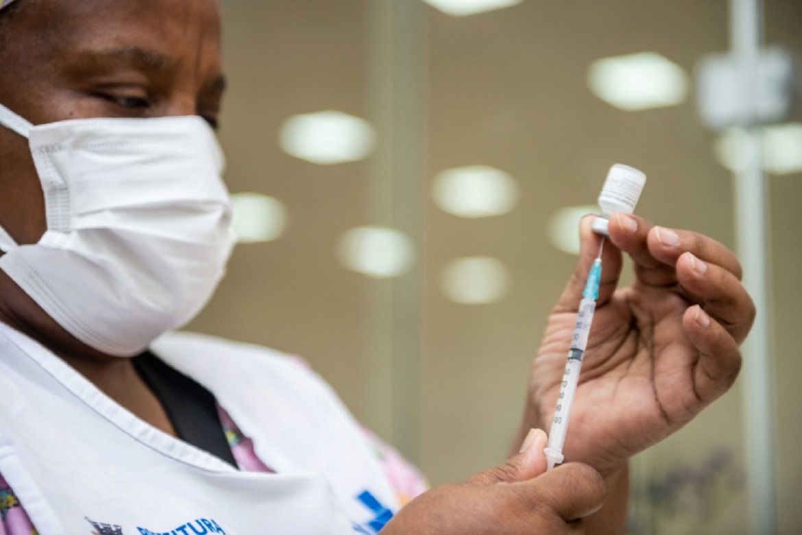  Vitória começa a vacinar pessoas com 40 anos contra Covid