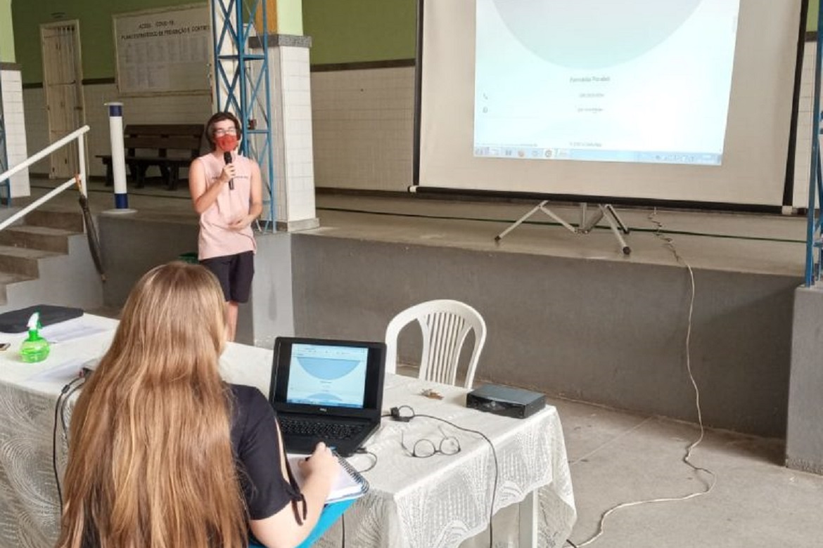  Estudantes de Rio Novo Sul desenvolvem aplicativo para apurar fake news sobre a Covid