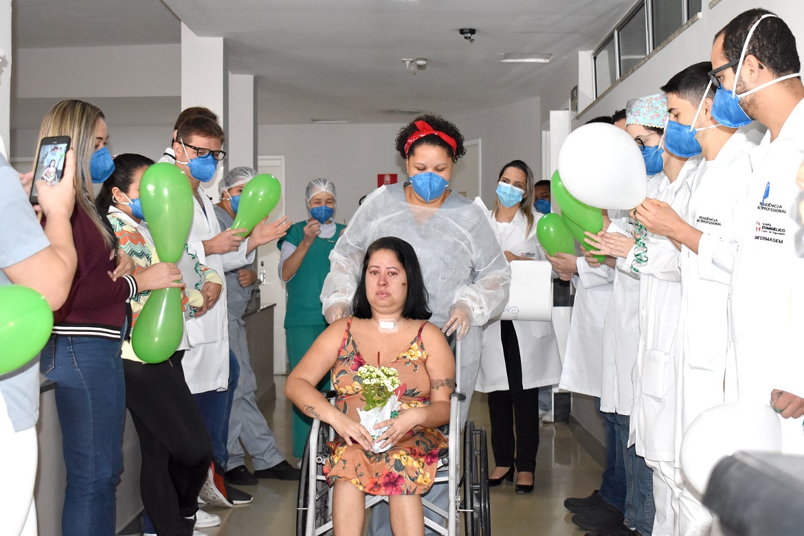  Hospital de Cachoeiro comemora sua última alta de COVID-19