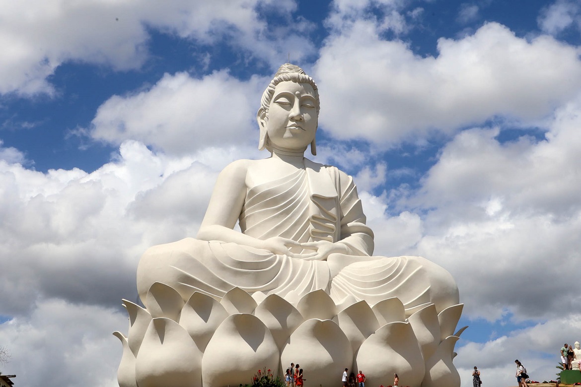  Maior Buda do Ocidente é inaugurado no norte do Estado